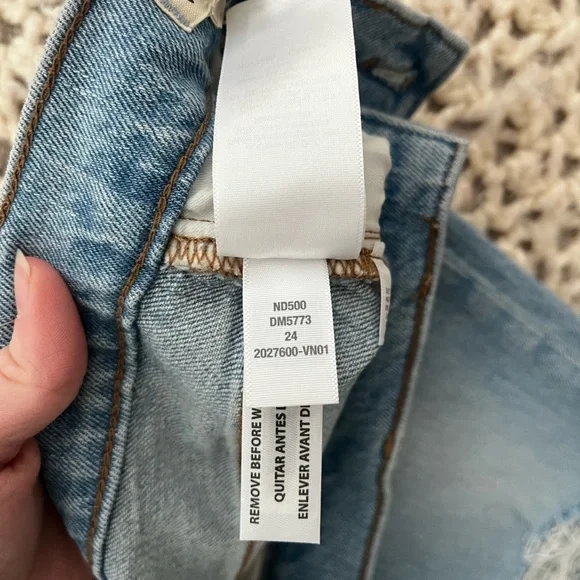 The Perfect Vintage Jean in Coney Wash: Destroyed Edition - Picture 6 of 8